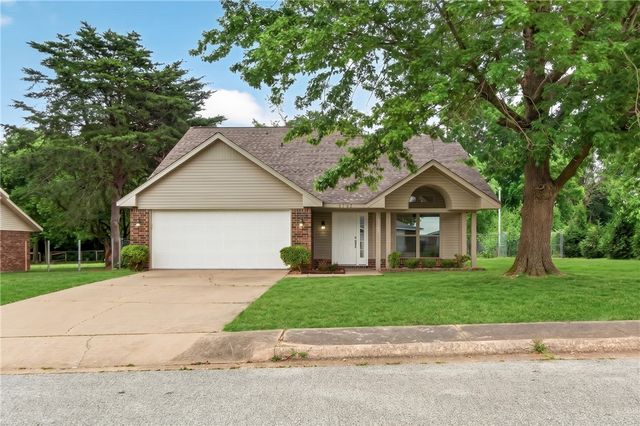 5765 Walden St, Lowell, AR 72745