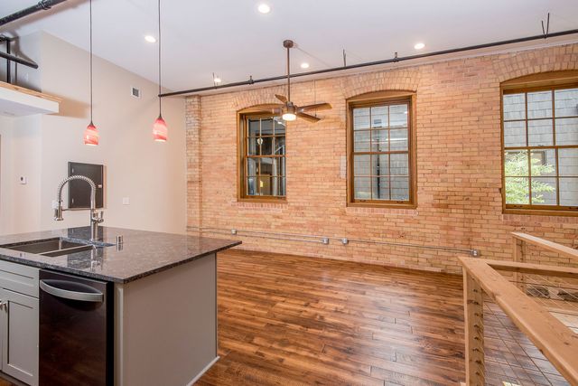 330 9th St E #104, Saint Paul, MN 55101