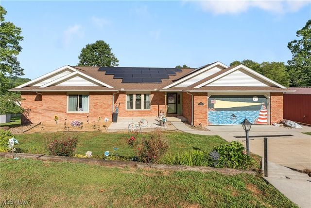 120 Hickory St, Newcomerstown, OH 43832