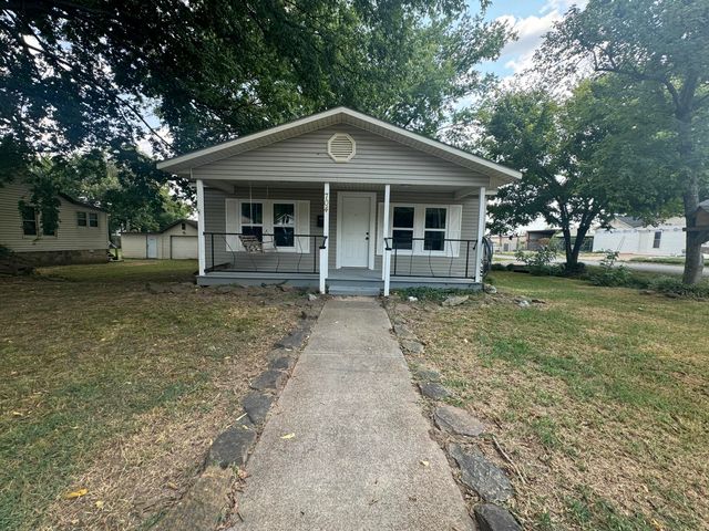 704 S  Broad St, Batesville, AR 72501