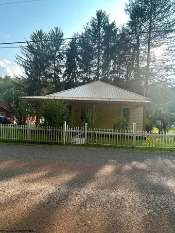 333 Buckhannon Mountain Rd, Buckhannon, WV 26201