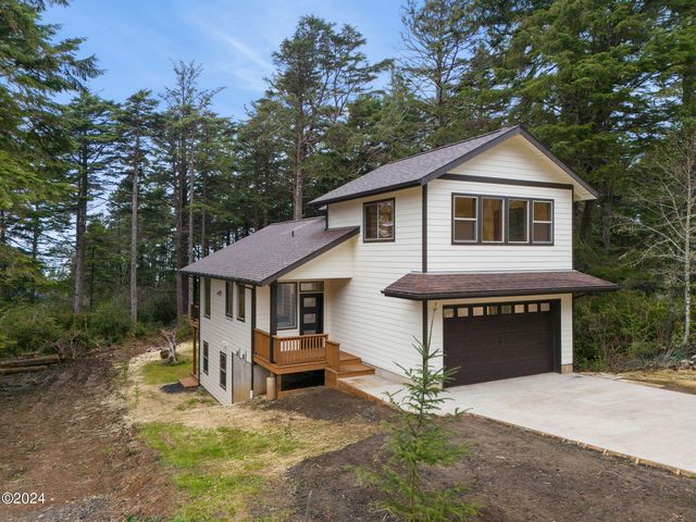 8711 NW Seal Rock St, Seal Rock, OR 97376
