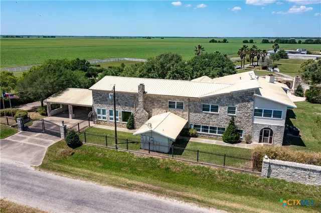 324 County Road 319, Edna, TX 77957