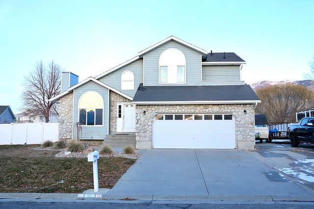61 Lakeview Dr, Stansbury Park, UT 84074
