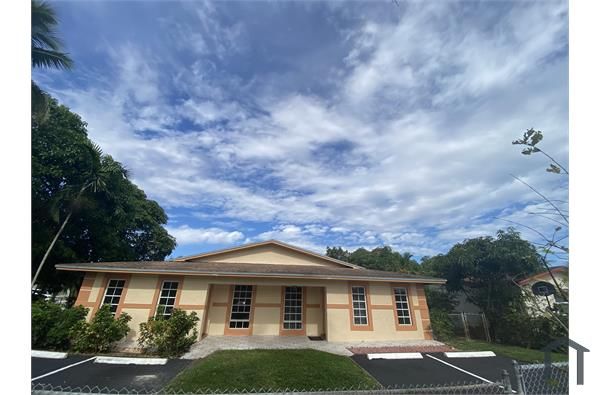 5963 NW 19th Ct, Fort Lauderdale, FL 33313