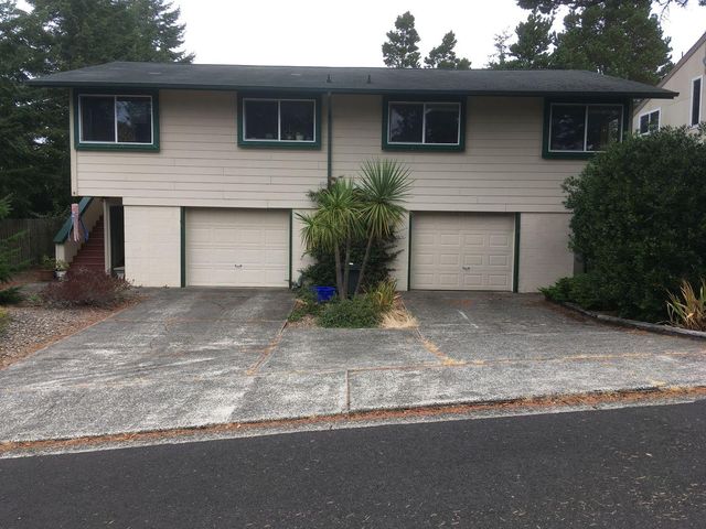2205 10th St, Florence, OR 97439