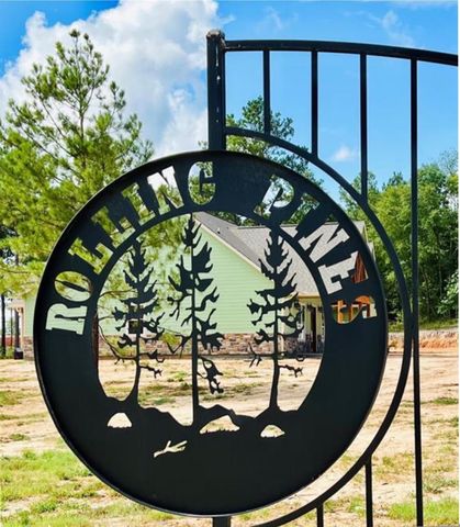 521 Rolling Pines Dr, Livingston, TX 77351