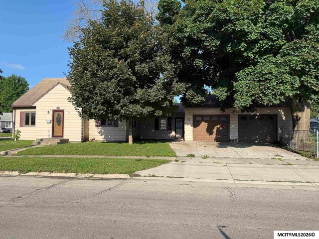 1534 N  Rhode Island Ave, Mason City, IA 50401