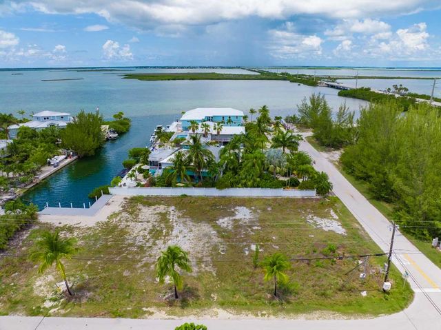 80 S  Point Dr, Sugarloaf Key, FL 33042