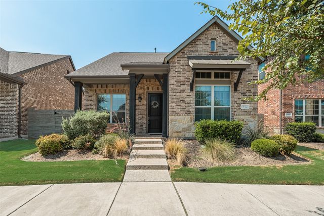 912 Lamp Post Ln, Roanoke, TX 76226