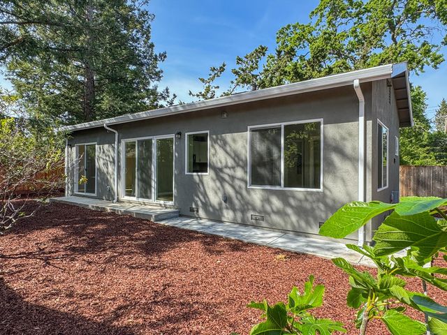 2716A Delaware Ave, Redwood City, CA 94061