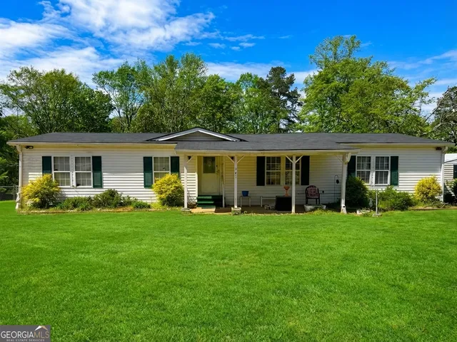 241 Lakeview Dr, Locust Grove, GA 30248