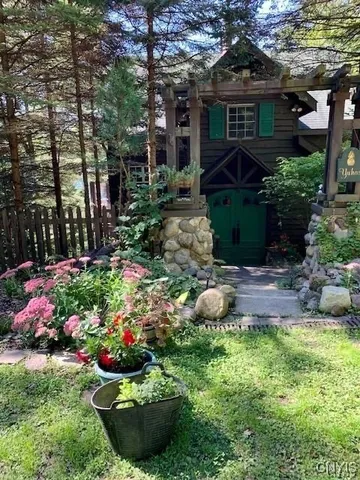 3163 Rocky Falls Cir, Skaneateles, NY 13152
