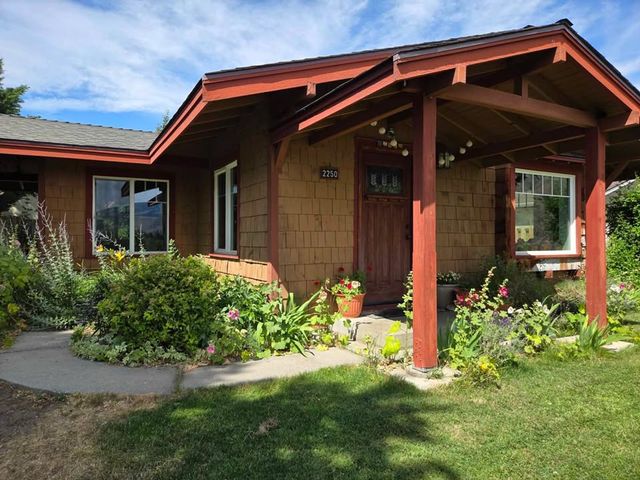 2250 Howe St, Entiat, WA 98822