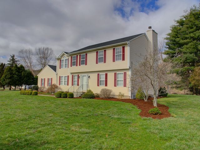 115 Spring Wood Ln, Bloomfield, CT 06002