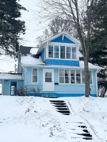 1219 Crystal Lake Blvd, Iron Mountain, MI 49801