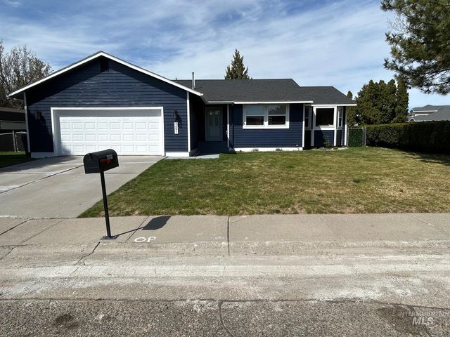 1891 Stonetree Dr, Mountain Home, ID 83647