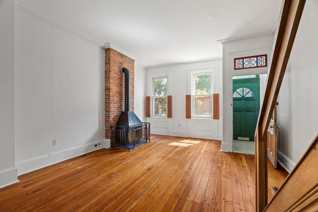 2433 Aspen St, Philadelphia, PA 19130