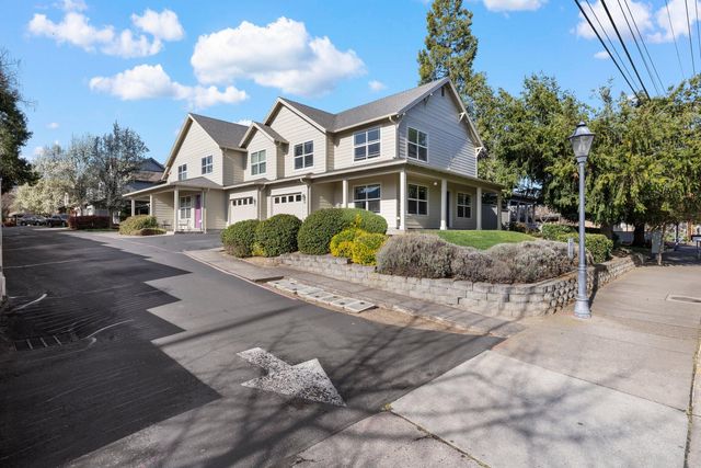 228 Talent Ave #16, Medford, OR 97540