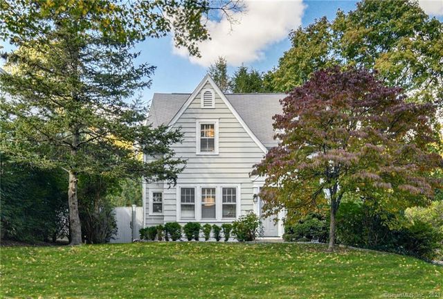 18 Harrison Ave, New Canaan, CT 06840