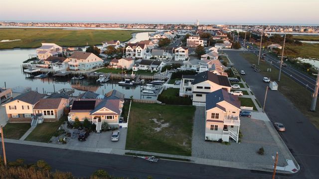 2 2nd Dr, Stone Harbor, NJ 08247