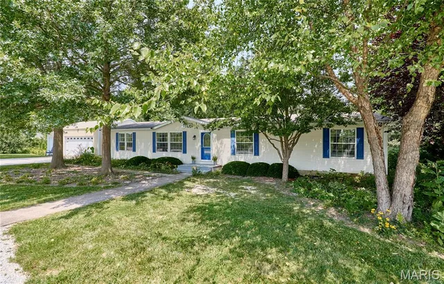141 Sun Haven Dr, Silex, MO 63377