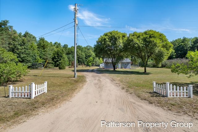 11322 Hall Rd, Ravenna, MI 49451