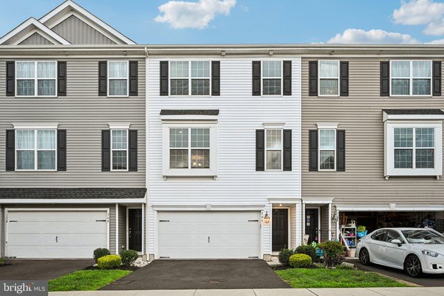 206 Pond View Ct, Quakertown, PA 18951
