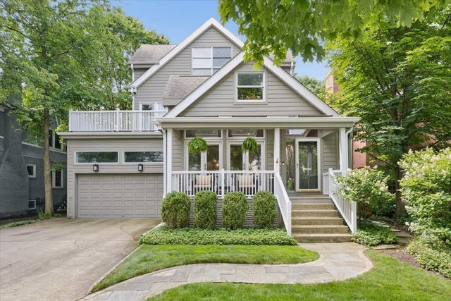 922 Ash St, Winnetka, IL 60093