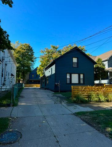 2238 W  10th St, Cleveland, OH 44113