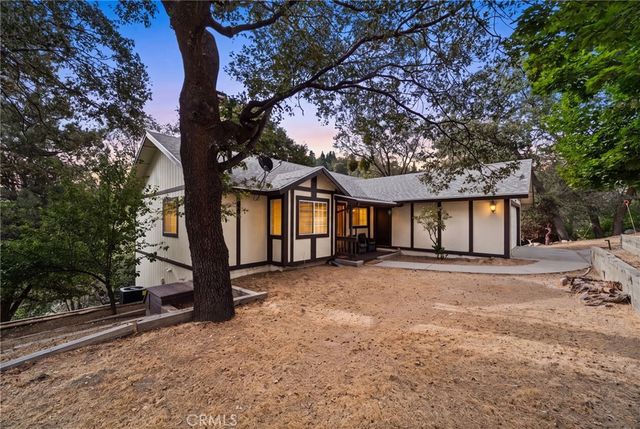 1541 Krause Ln, Lake Arrowhead, CA 92352