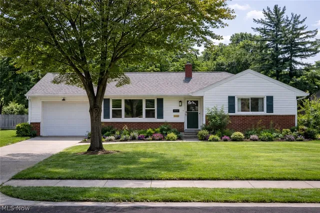 2802 Pease Ln, Sandusky, OH 44870