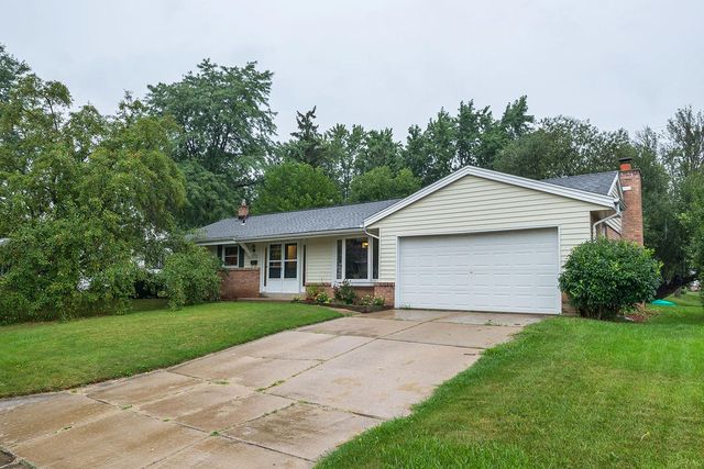N90W17638 Saint Francis Dr, Menomonee Falls, WI 53051