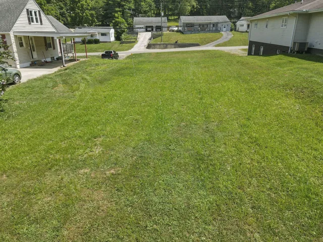 875 Walhonding Ave, Logan, OH 43138
