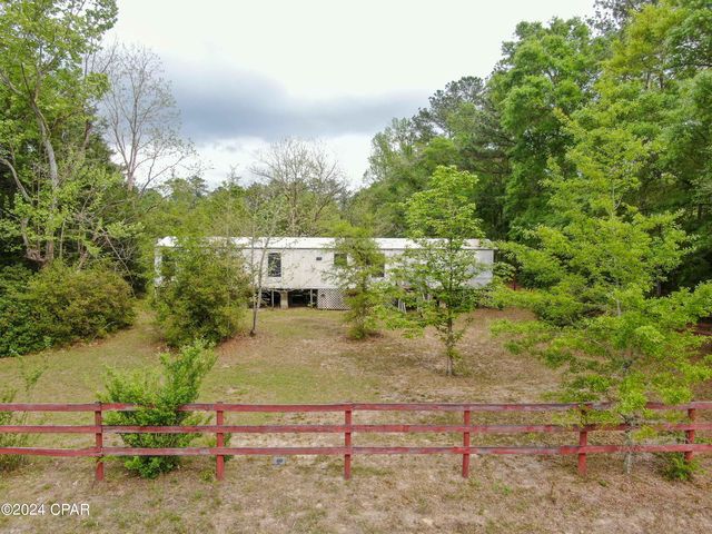 975 Waits Ave, Caryville, FL 32427