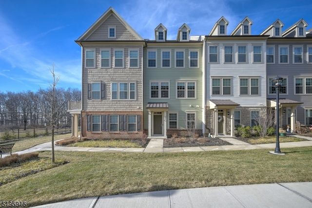 32 Ambrosia Ct, Livingston, NJ 07039