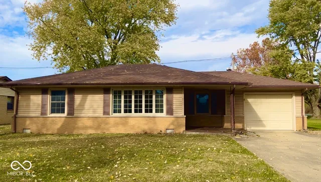 2430 Dover St, Anderson, IN 46013