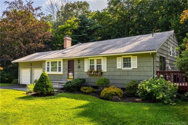 12 Valley View Dr, Weatogue, CT 06089