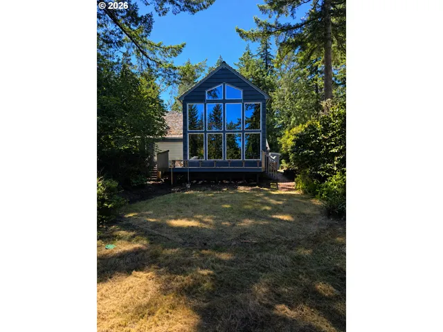 5865 Mercer Lake Rd, Florence, OR 97439