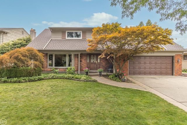 789 Briarcliff Dr, Grosse Pointe Woods, MI 48236