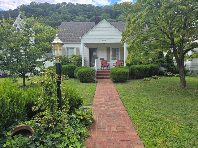 4211 Washington Ave SE, Charleston, WV 25304
