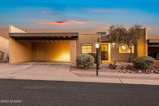 7848 E  4th St, Tucson, AZ 85710