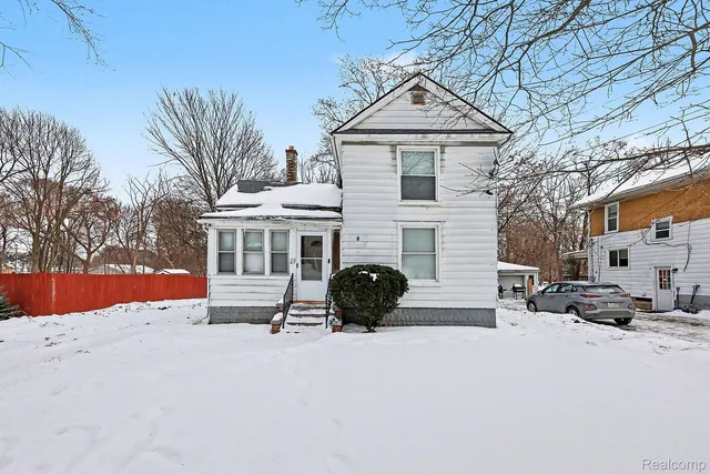 27 Crawford St, Pontiac, MI 48341