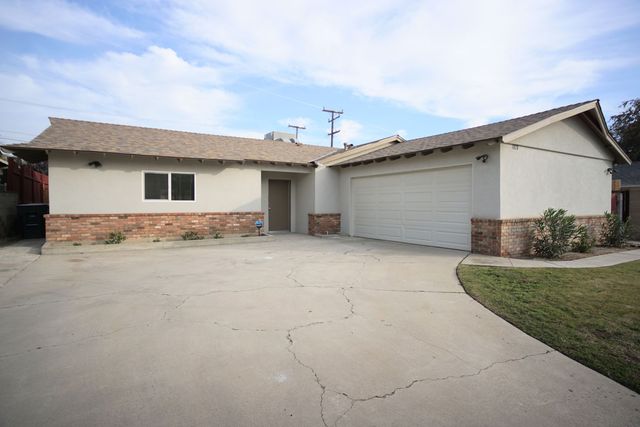 1727 Oswell St, Bakersfield, CA 93306
