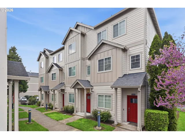 10308 SW Hollyridge Ln, Beaverton, OR 97005