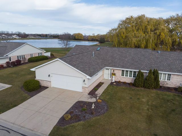 1576 River Pines Dr, Green Bay, WI 54311