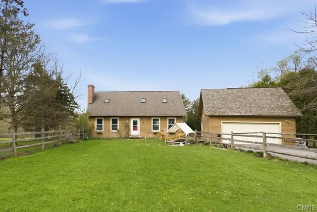 4017 East Rd, Cazenovia, NY 13035