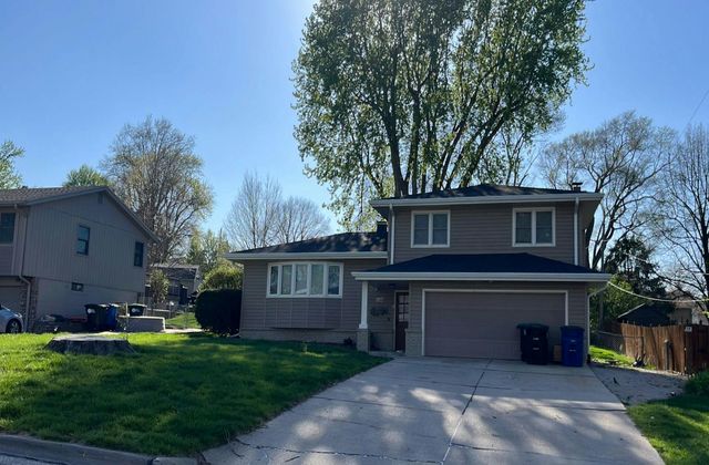 1218 S  165th St, Omaha, NE 68130