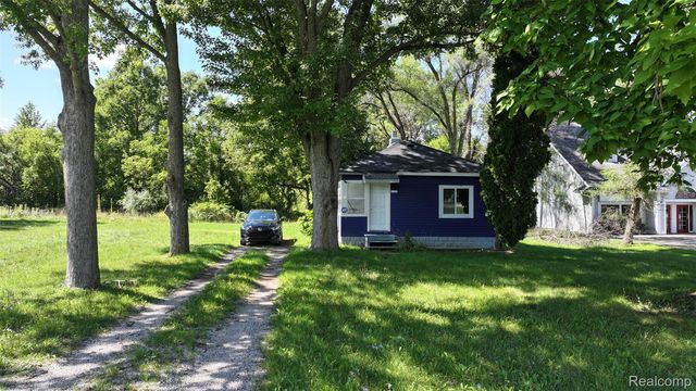 1192 S  Belsay Rd, Burton, MI 48509