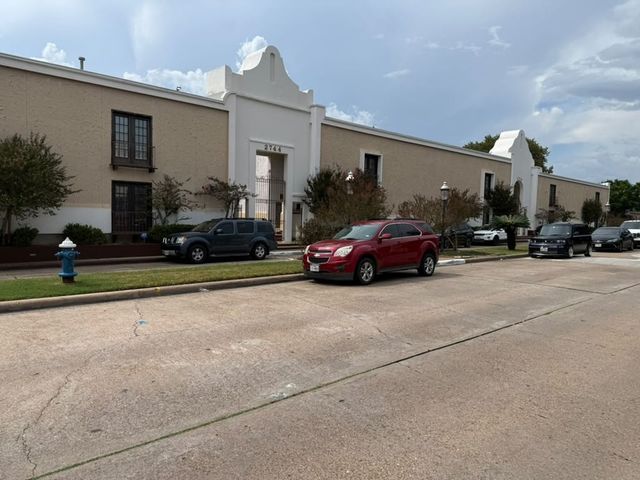 2744 Briarhurst Dr #32, Houston, TX 77057
